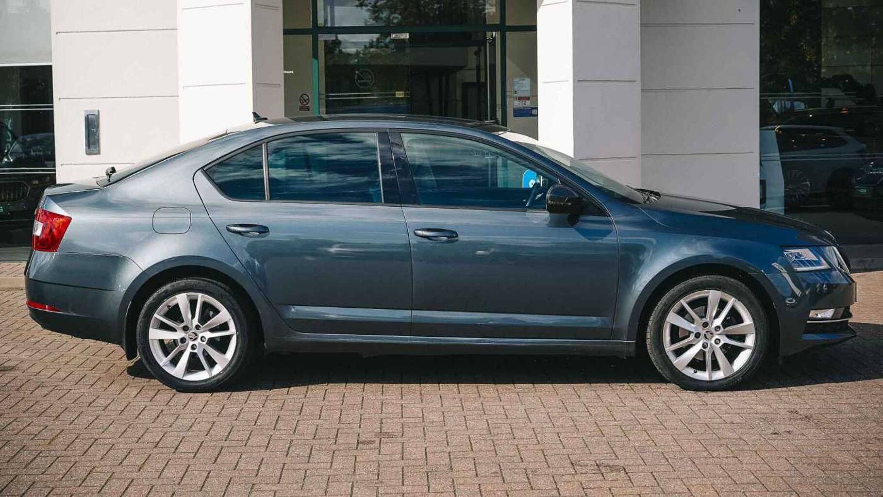 SKODA Octavia Hatchback 2.0TDI SE L DSG (150PS)