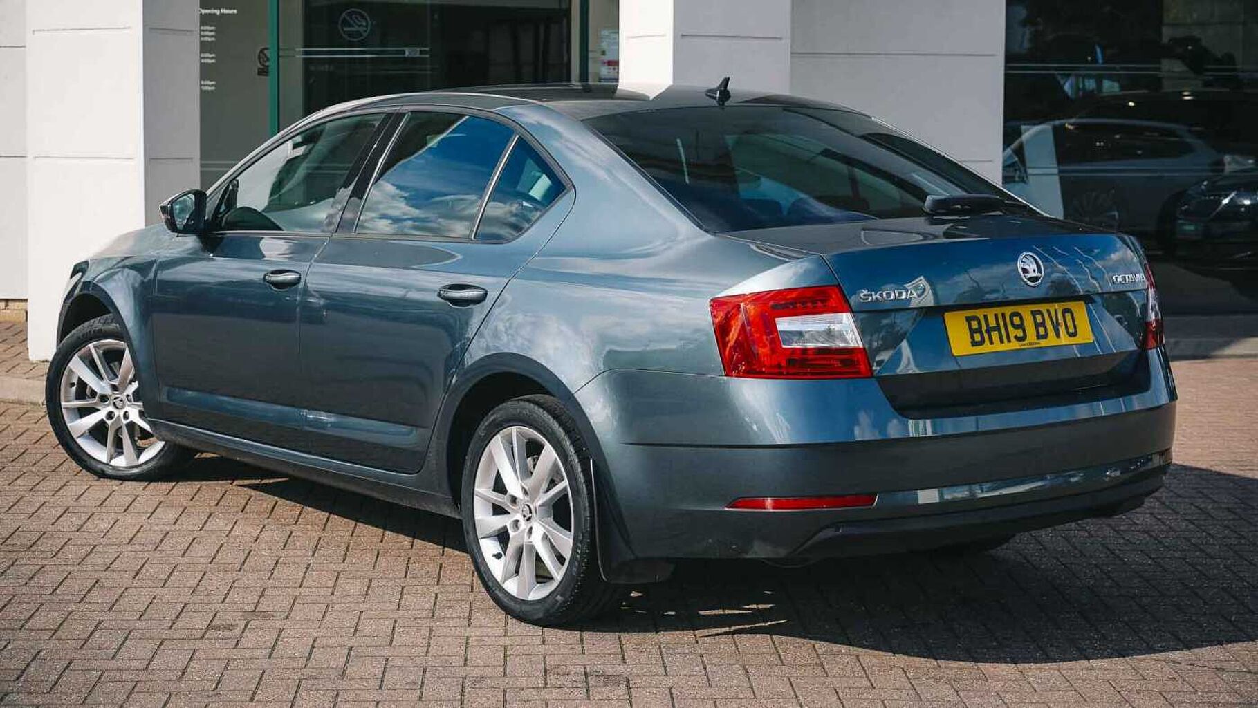 SKODA Octavia Hatchback 2.0TDI SE L DSG (150PS)