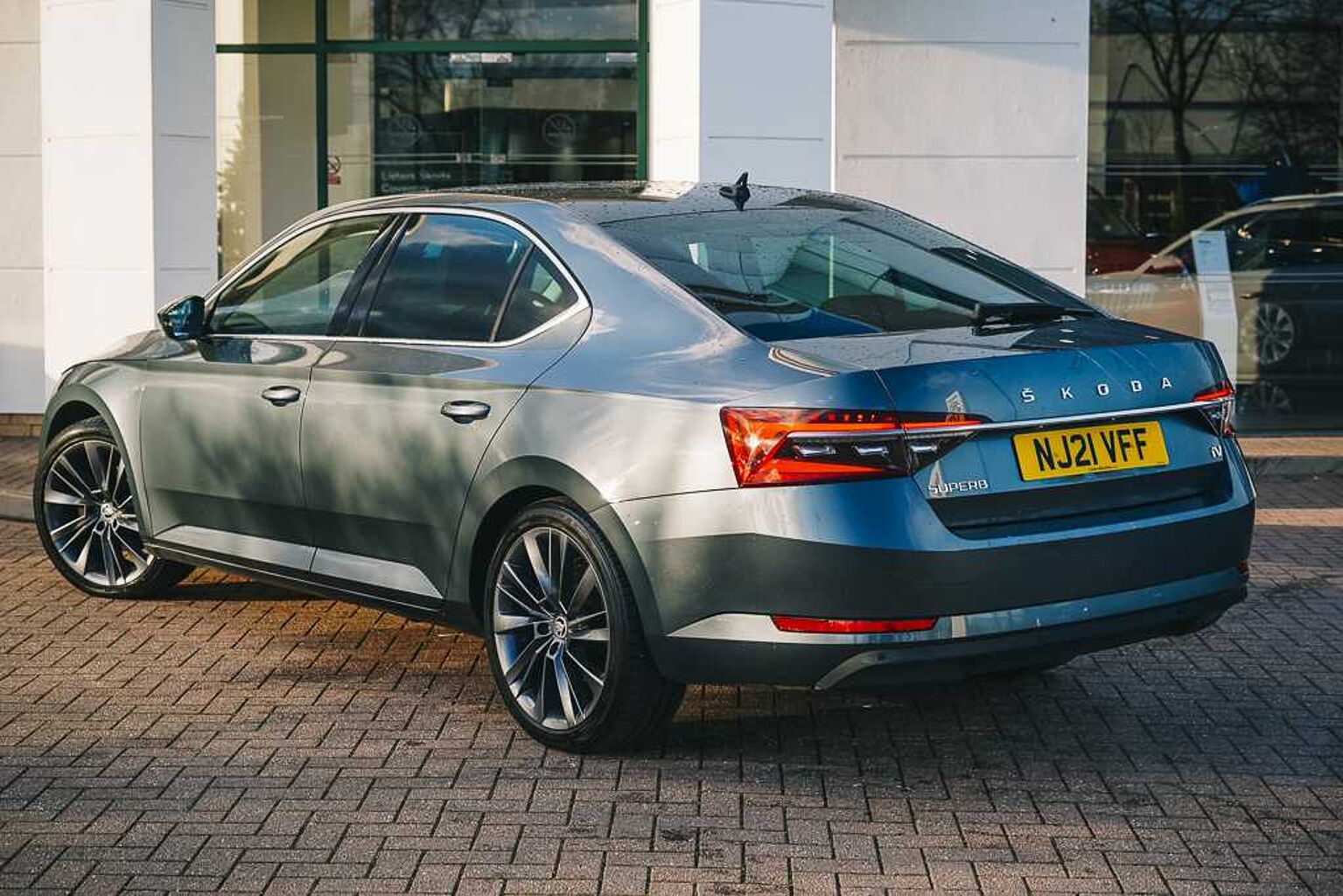 SKODA Superb 1.4 TSI (218ps) SE L iV DSG Hatchback (Rear Camera, Virtual Cockpit)